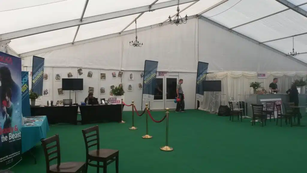 Unlined marquee